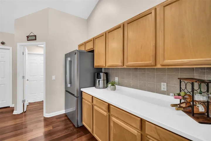 Nice sized pantry closet and laundry room access~