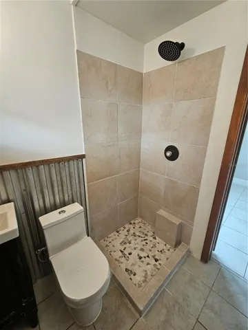 Bath 2 in Family Room
