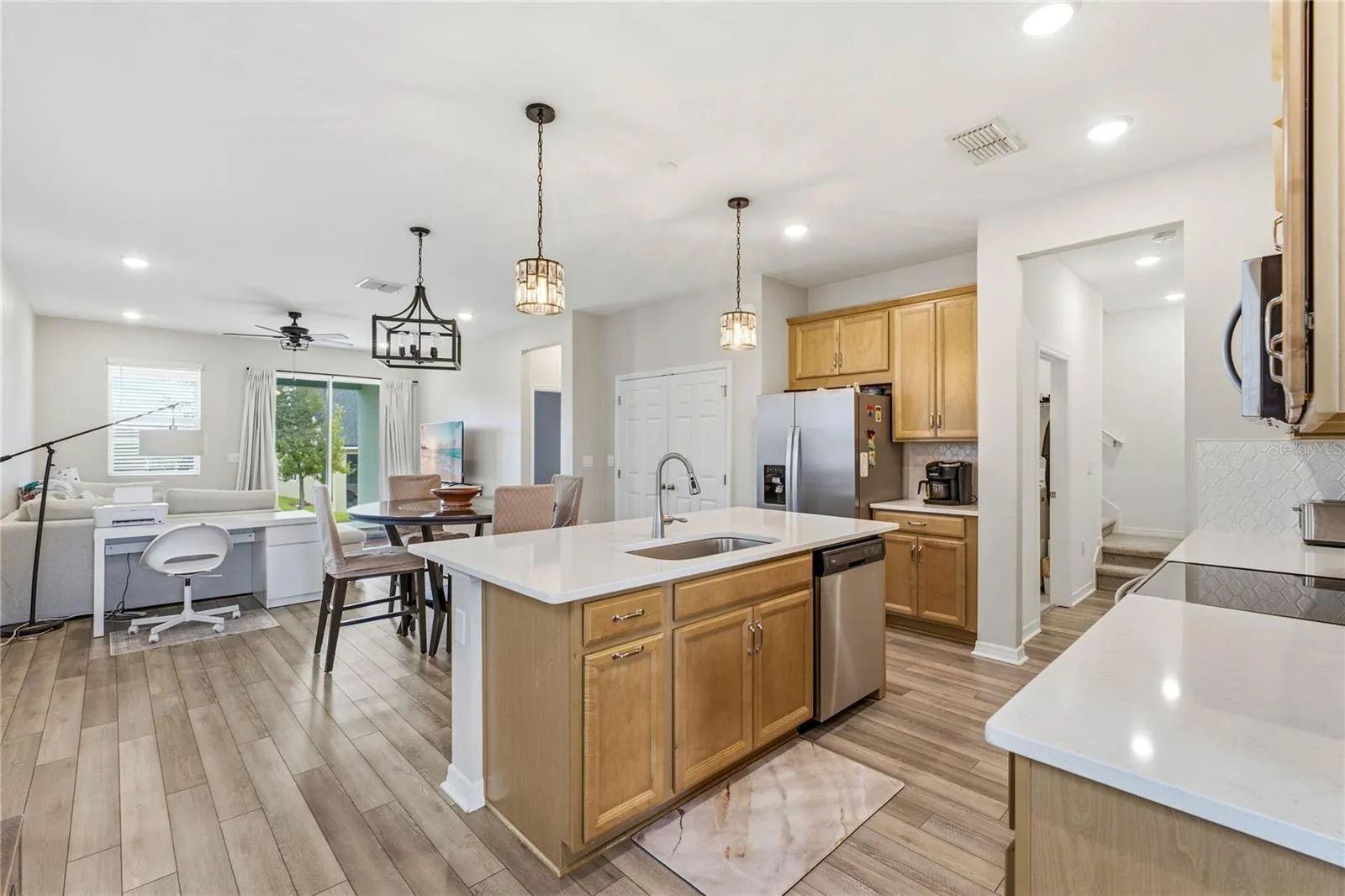 Spacious Kitchen with breakfast bar