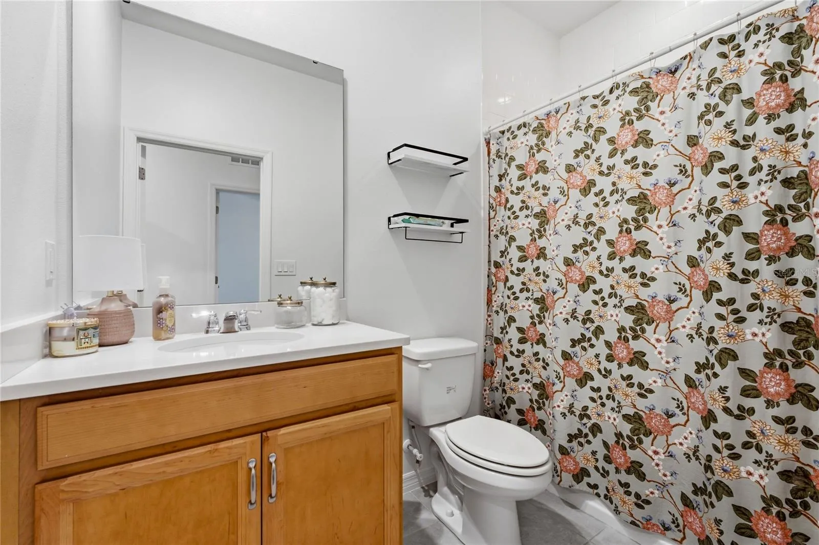 Nicely appointed bathroom