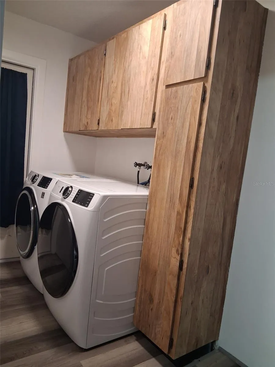Full Size Front Load Washer/Dryer less than 1 year old