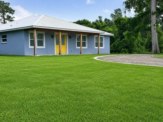 290 Redwood Virtual Enhanced Front Lawn and driveway