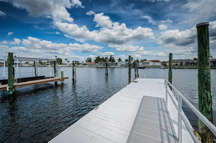 dock with ample space for large boats or yacht on a deep canal!