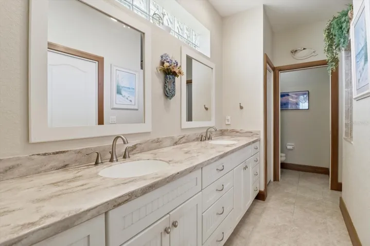 Master Bathroom w/ Dual Sinks & Separate Water Closet