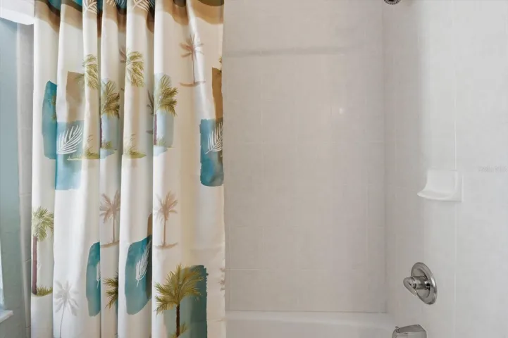 Full Bath w/ Shower/Tub Combo