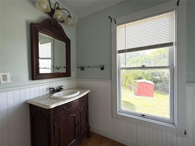 2ND BATHROOM