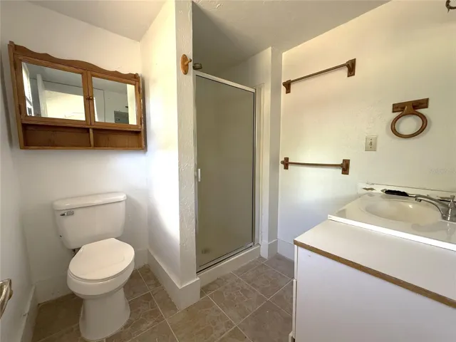 1ST BATHROOM