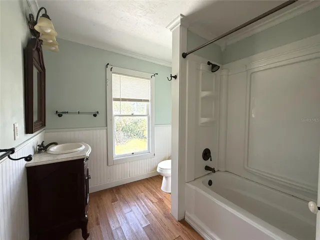 2ND BATHROOM