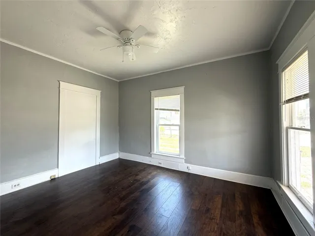 DEN/FAMILY ROOM