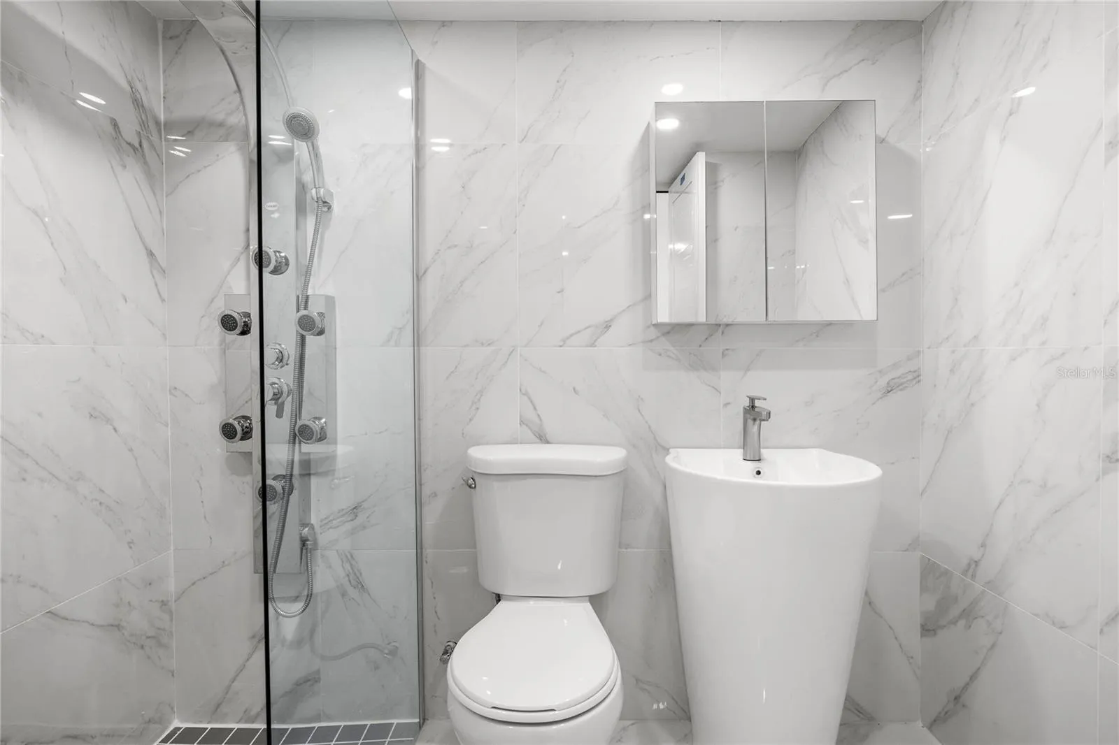The Terrace 12F | Primary Bathroom