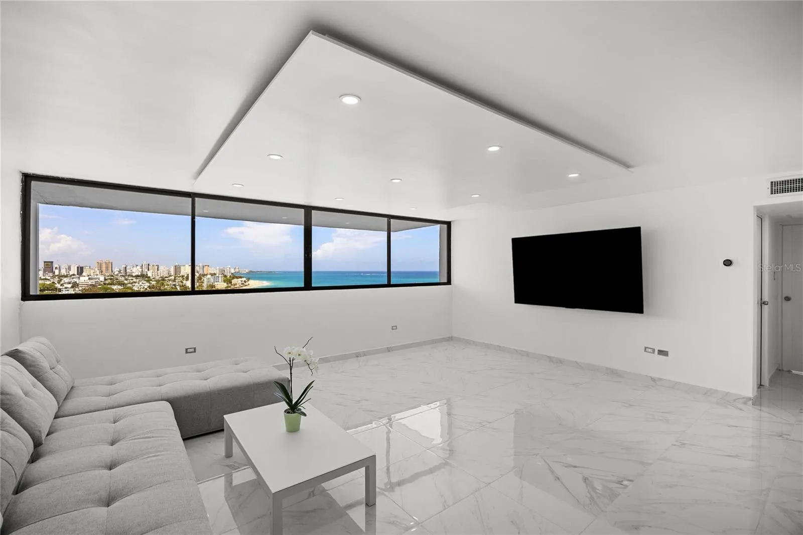 The Terrace 12F | Punta Las Marías