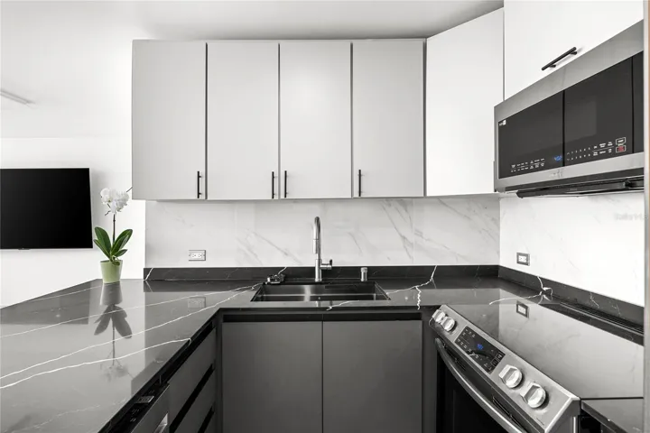 The Terrace 12F | Kitchen