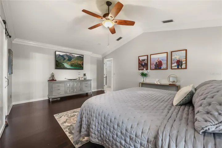 VAULTED CEILING, CROWN MOLDING, CEILING FAN
