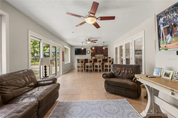 SPORTS ROOM, 2 CEILING FANS, PRIVATE AC AND 4 TVS