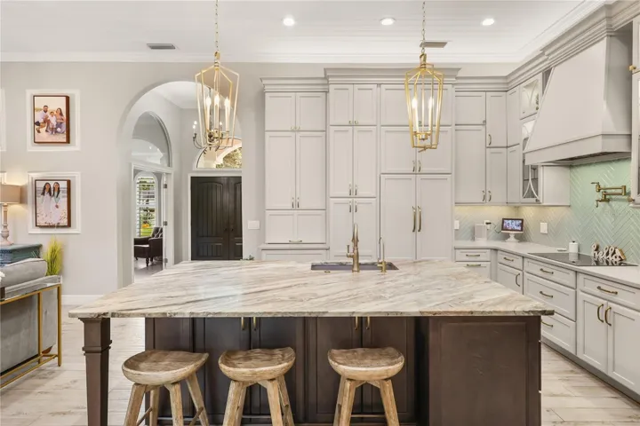 OVERSIZED ISLAND, DBL OVEN, DBL DISHWASHER