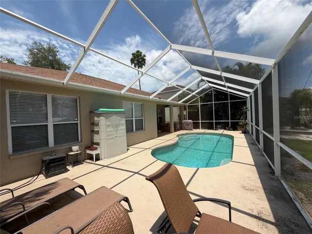 Lanai with room to lounge