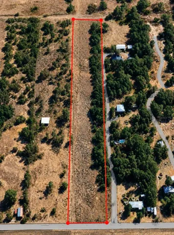 Boundary lines are estimated and intended for visual only.