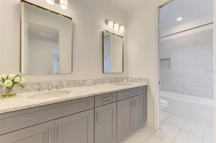 Shared bathroom between #3 and #4