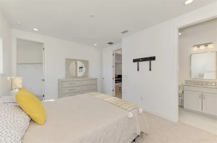 Guest Room with En Suite/Second Primary