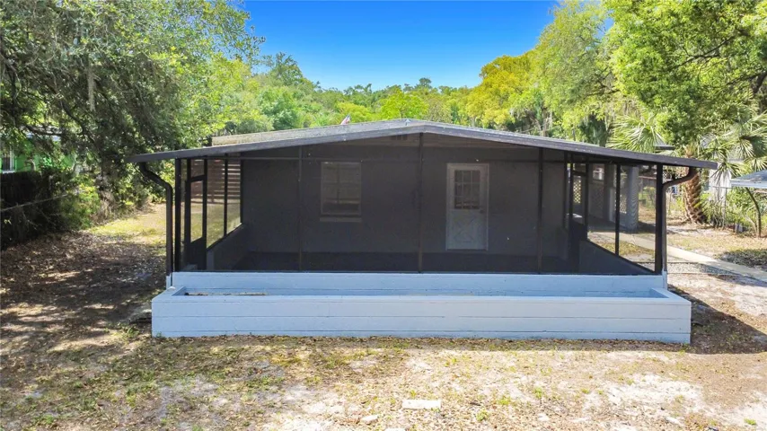 Large Screened in Back Patio