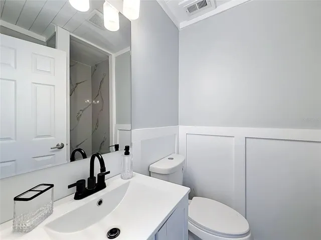 Guest Bathroom 2