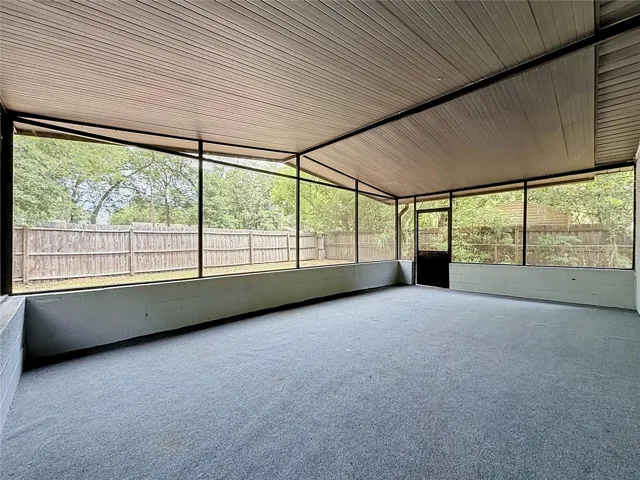 Large Screened in Back Patio