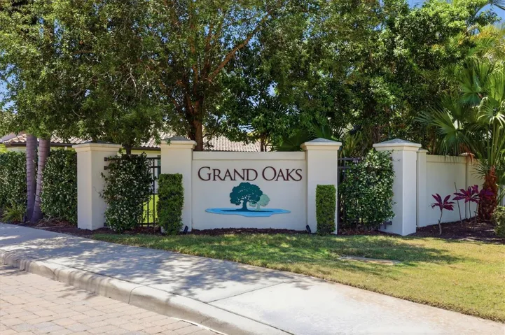 Grand Oaks