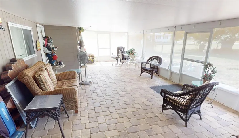 Spacious Lanai