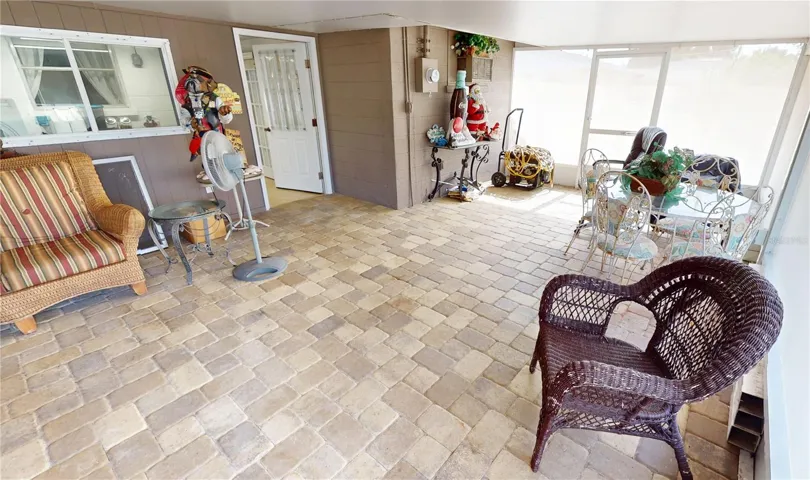 Spacious Lanai
