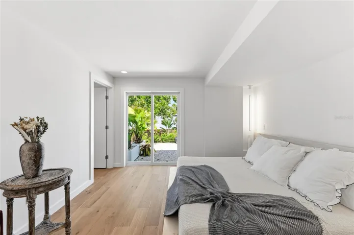 Master En-Suite - Garden Suite Bedroom.