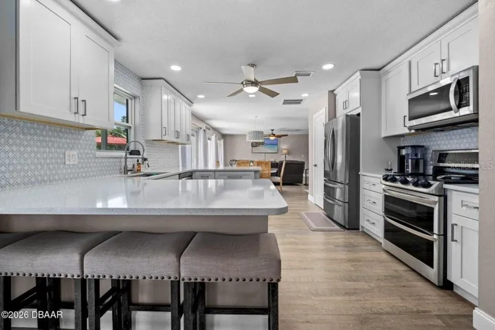 Kitchen with Crown Molding and Single Color Flooring
