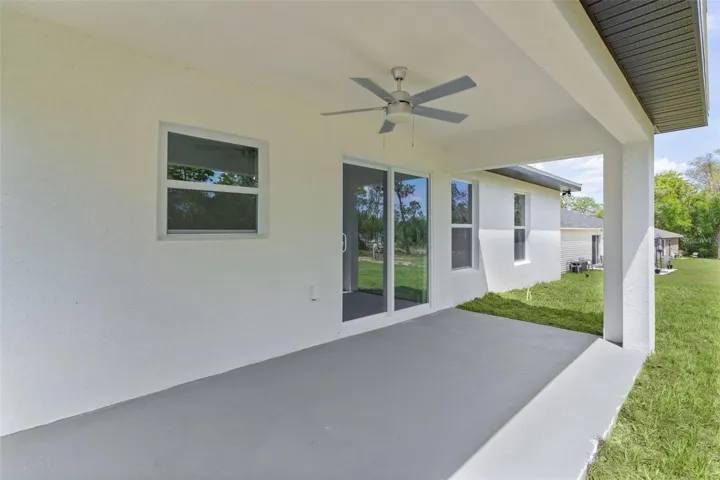 Covered rear lanai with ceiling fan