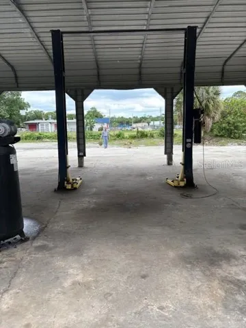 Carport with lift.