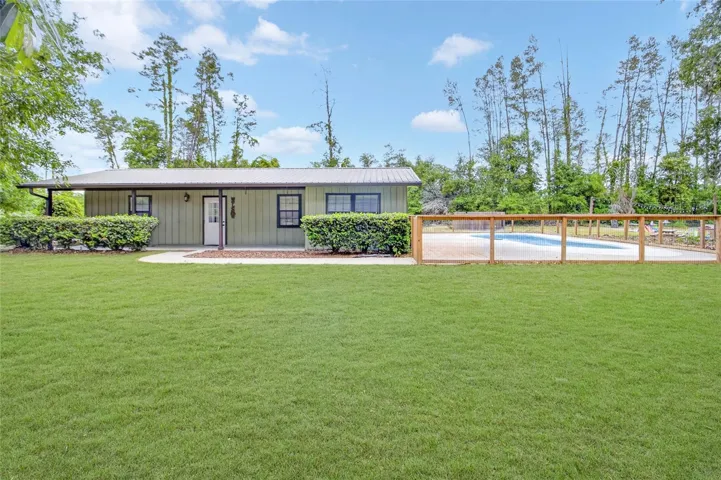 Pool House 2/1
