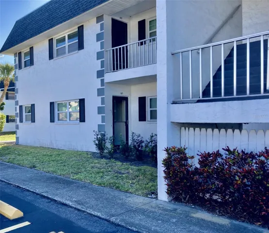 Second floor corner unit