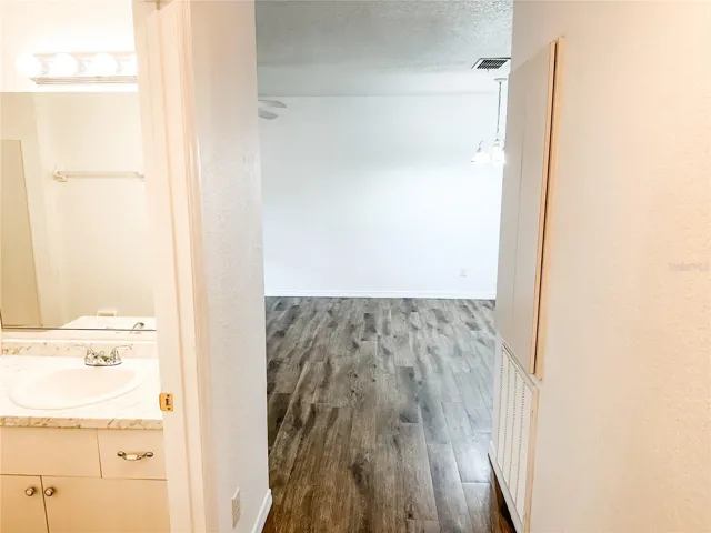 Hallway/Bath 2