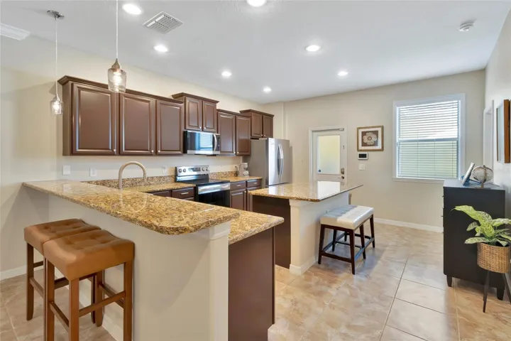 Kitchen with Breakfast Bar