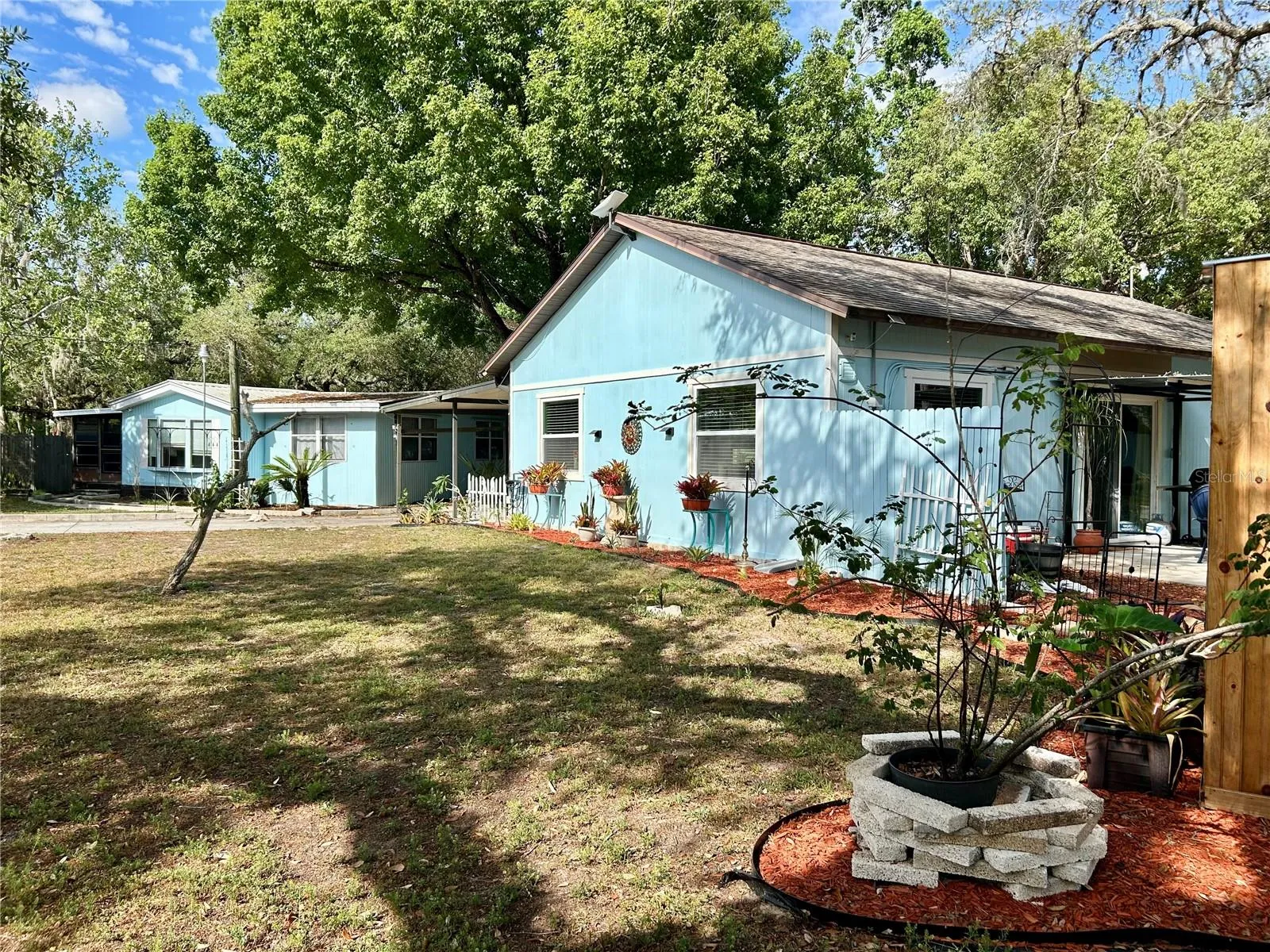 TWO SEPARATE UNITS FOR MULTI-FAMILY LIVING: THE MAIN HOUSE (1984 MODULAR HOME) AND ADU (FORMER GARAGE REMODELED); TOTAL LIVING SPACE IS 2276 sf