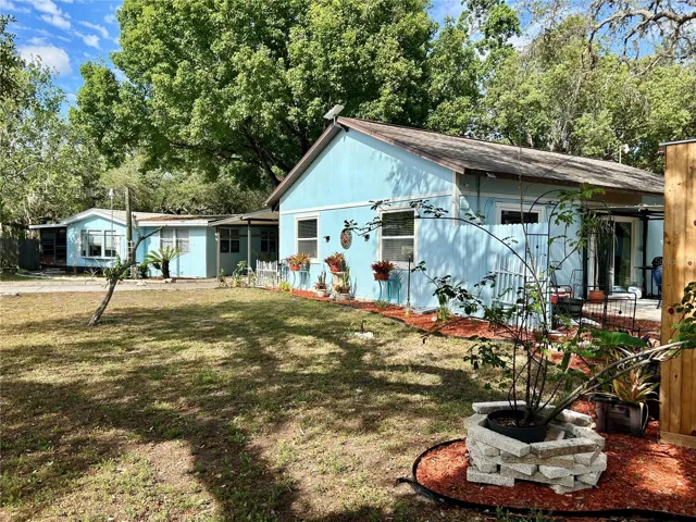 TWO SEPARATE UNITS FOR MULTI-FAMILY LIVING: THE MAIN HOUSE (1984 MODULAR HOME) AND ADU (FORMER GARAGE REMODELED); TOTAL LIVING SPACE IS 2276 sf