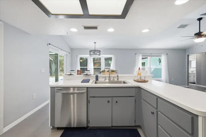 Kitchen with large island