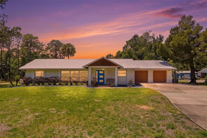 Welcome to 37231 Grays Airport Road in Lady Lake