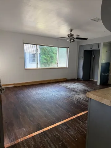 Livingroom / Kitchen combined area