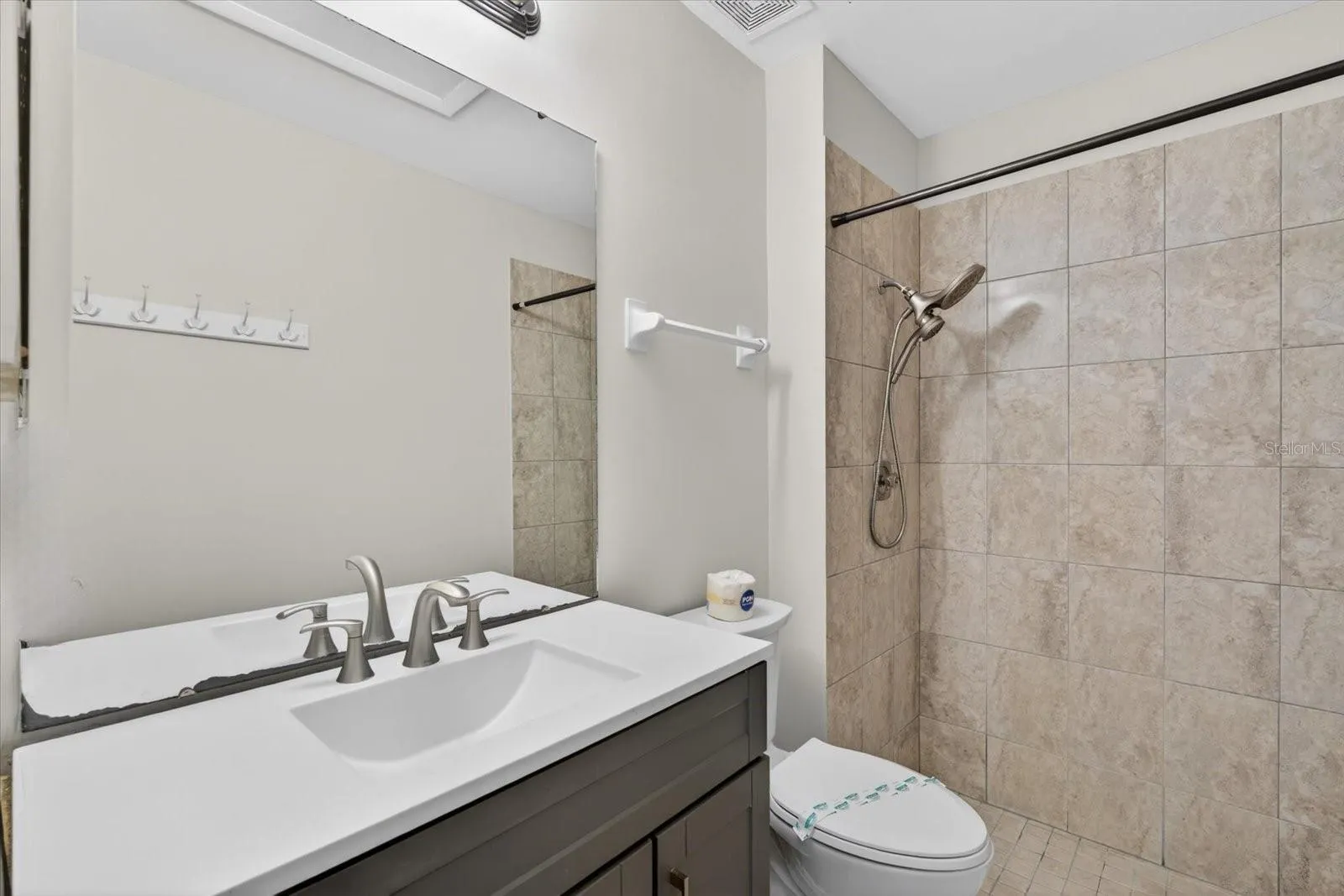 en-suite full bathroom