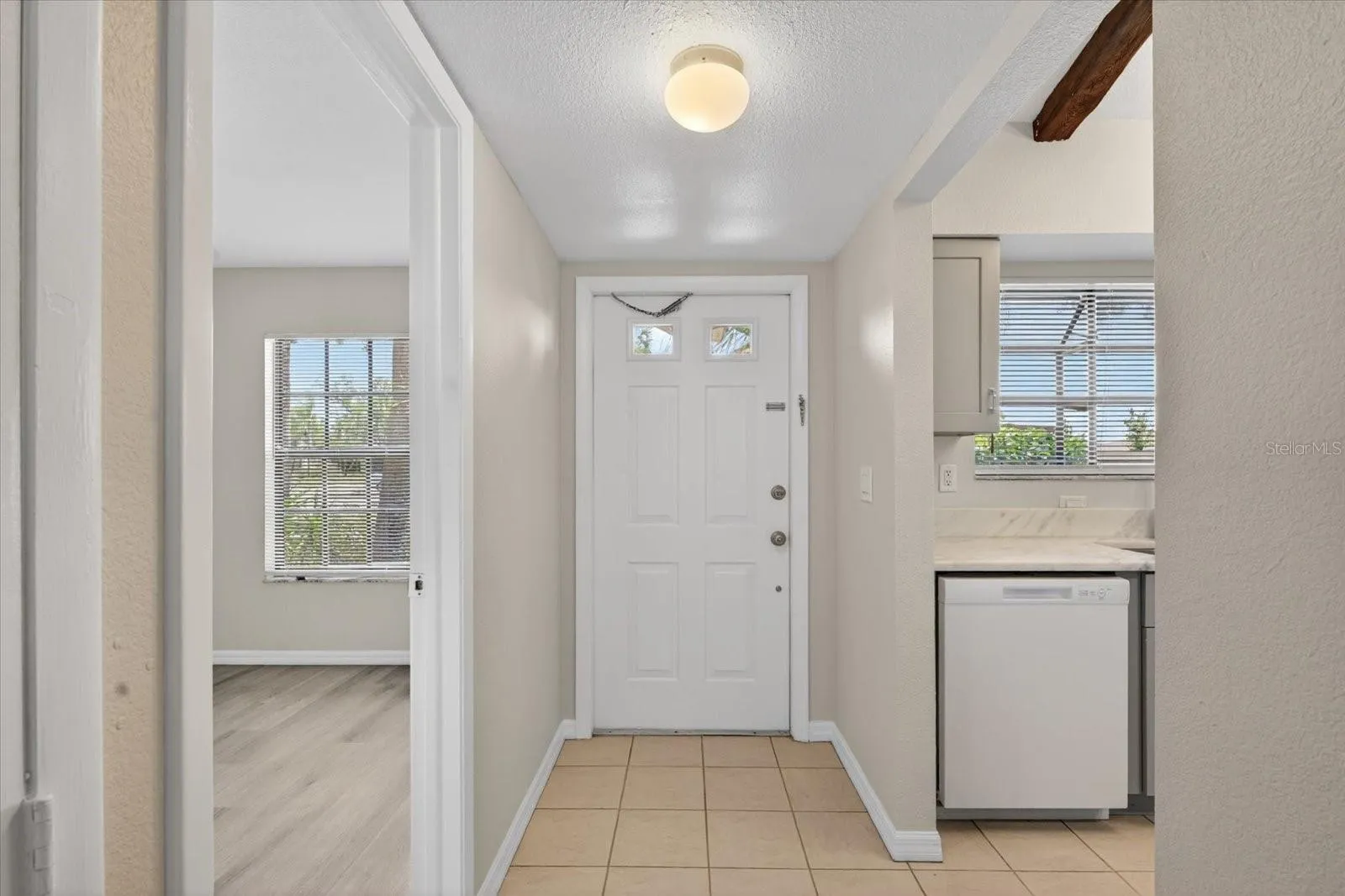 Interior entry way