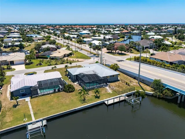 90+ feet of waterfrontage