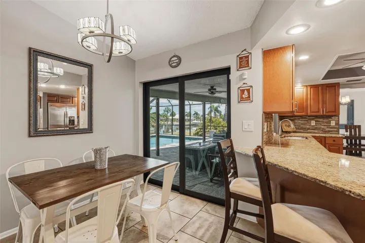 Additional Dining Space/Breakfast area