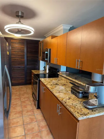 Granite counter-tops!