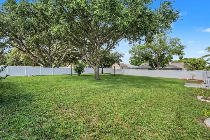 HUUUGE FENCED BACKYARD!