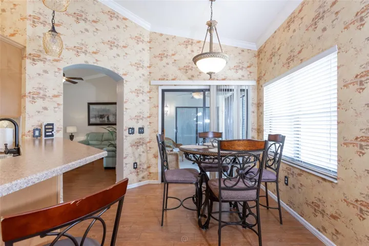 Eat-in-kitchen
