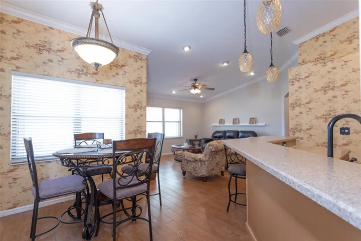 Eat-in kitchen